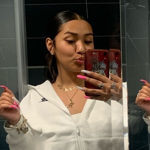 Meet your Posher, Ariana